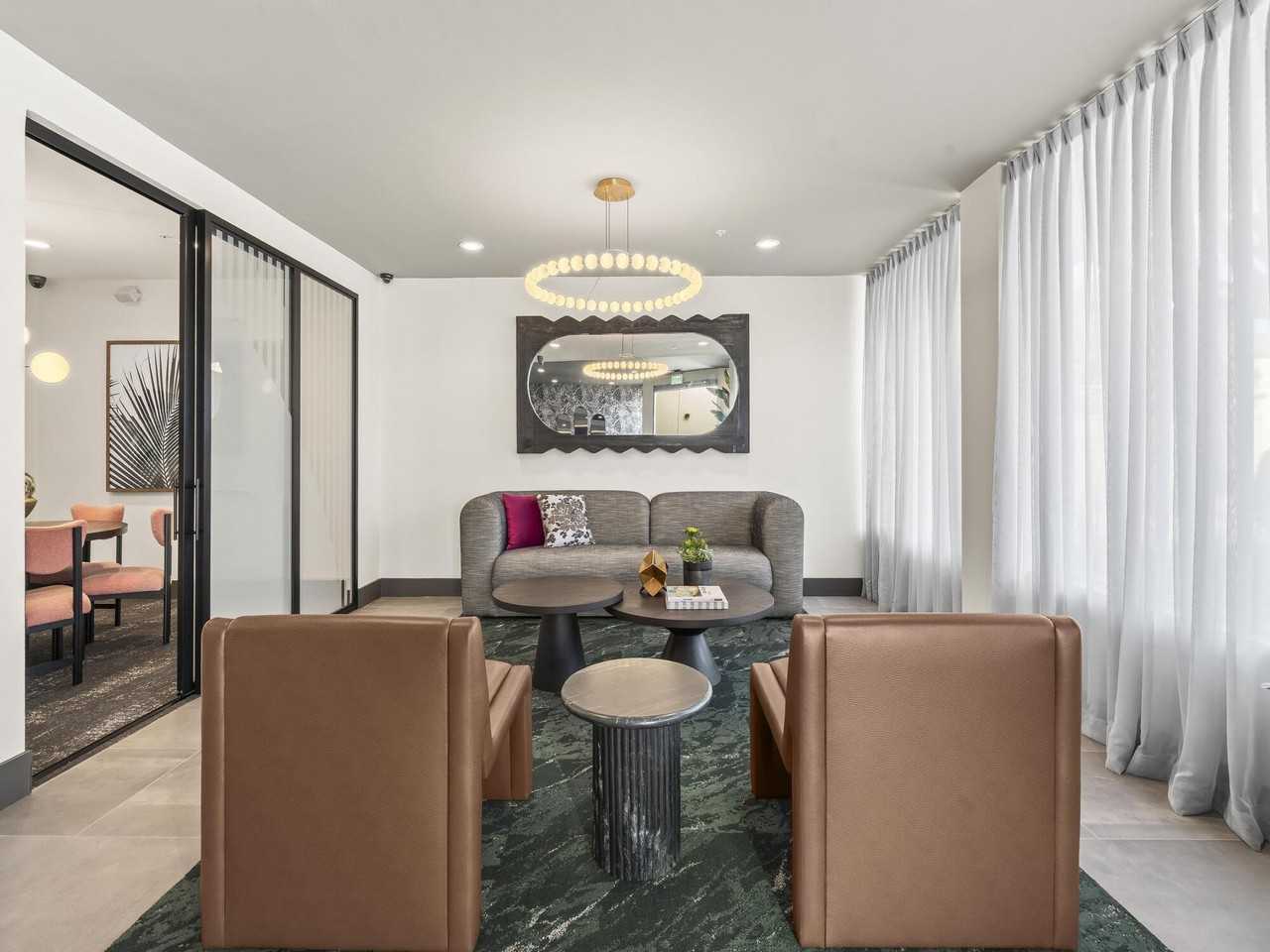 Clinton - Photo 3 of 25