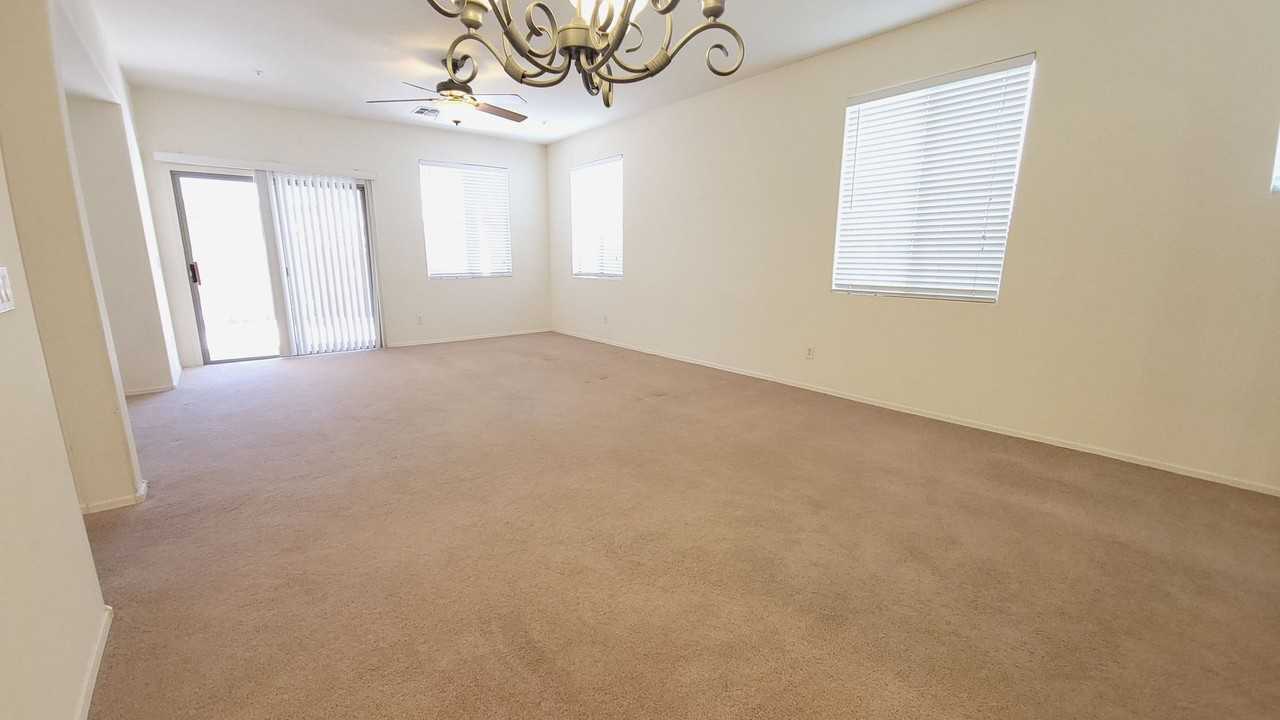 991 E Cantebria Dr - Photo 5 of 19