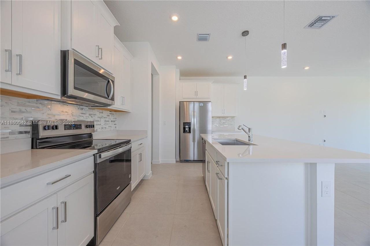 7064 7064 Channing Avenue