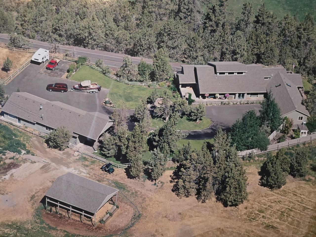 6900 Ne 1st St - Photo 2 of 35