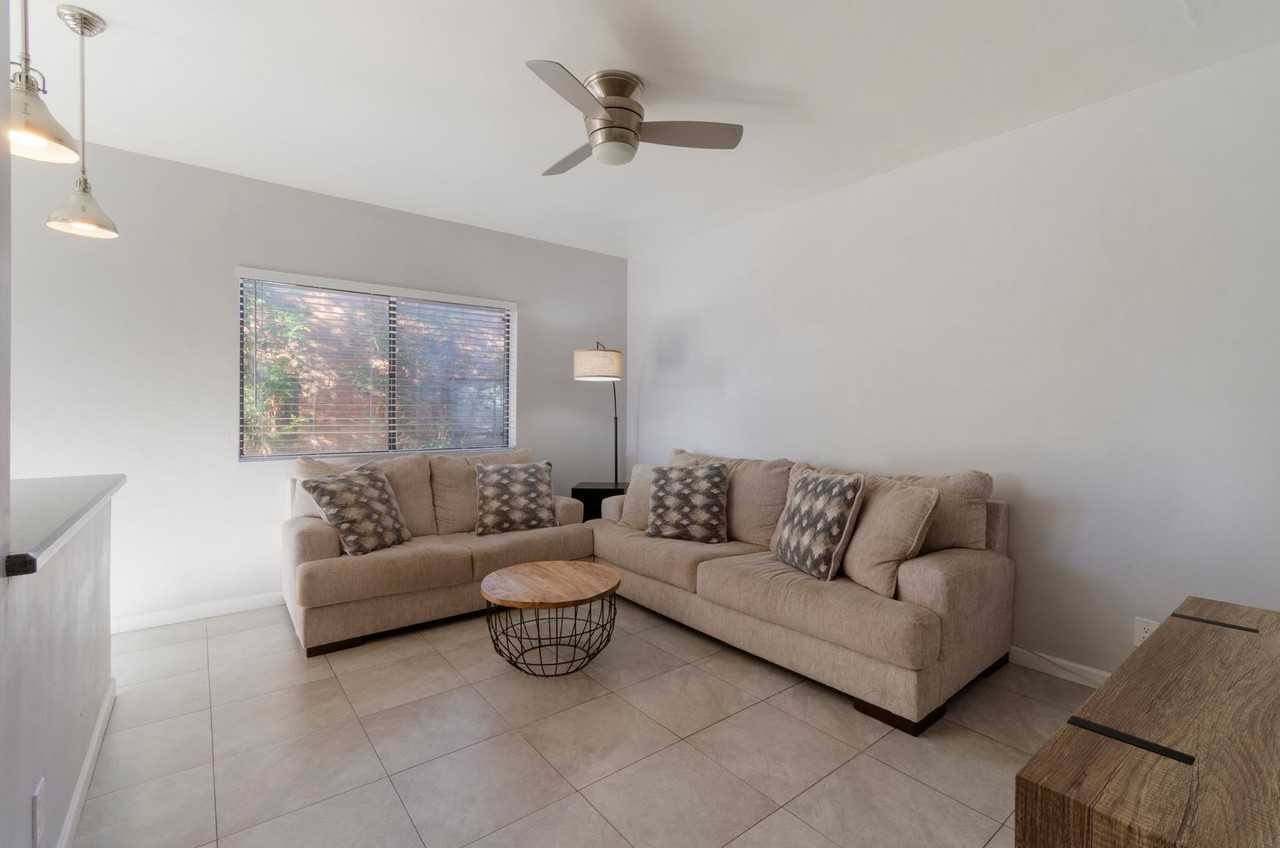 1530 S Columbus Blvd #8 - Photo 7 of 10