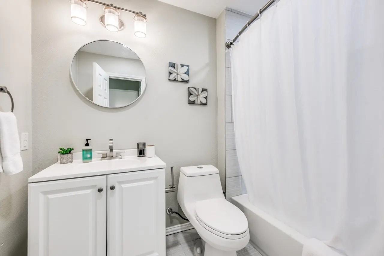 2519 Highwood Drive - Photo 2 of 7