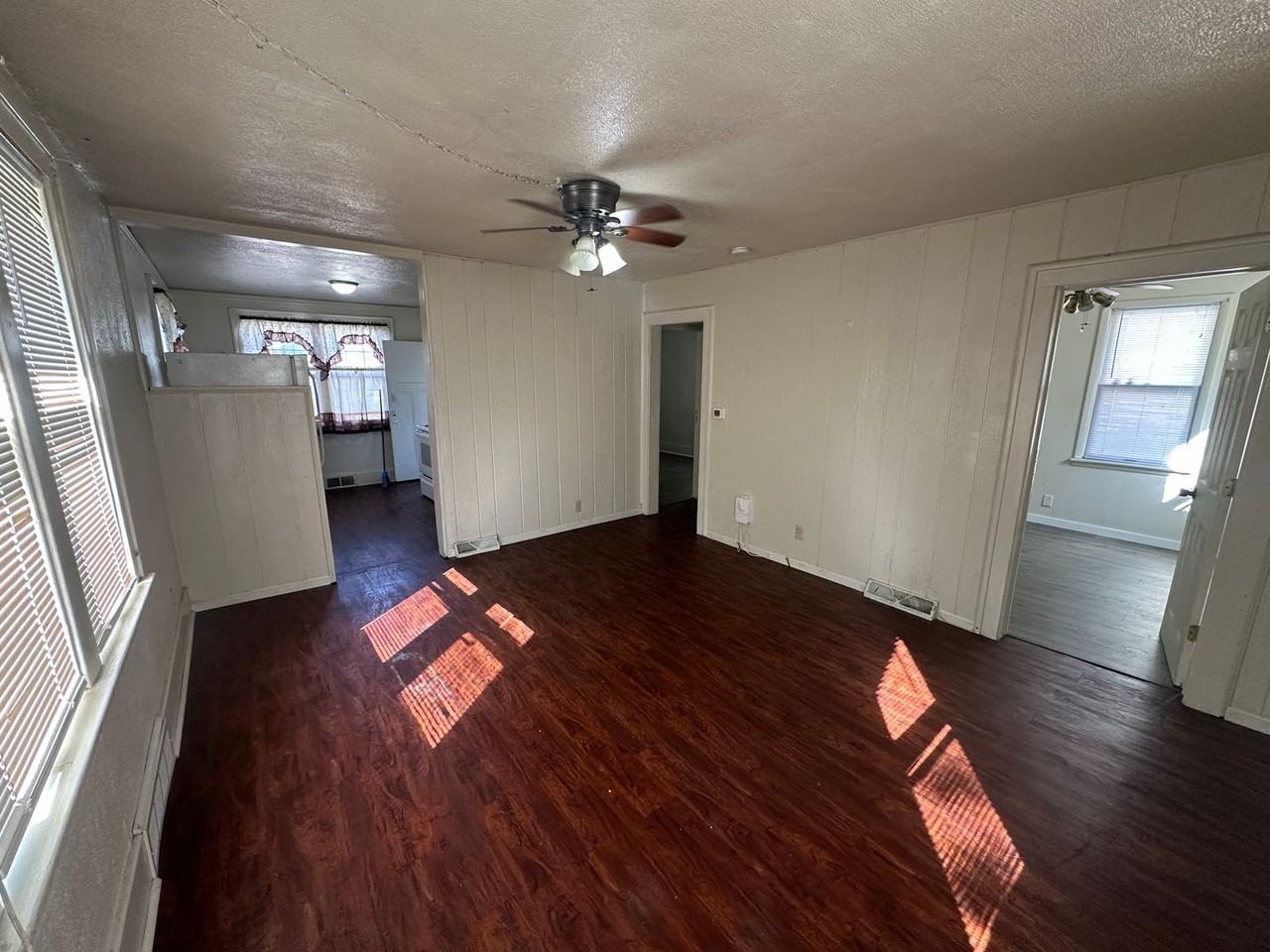 2417 S Saint Aubin St - Photo 3 of 8