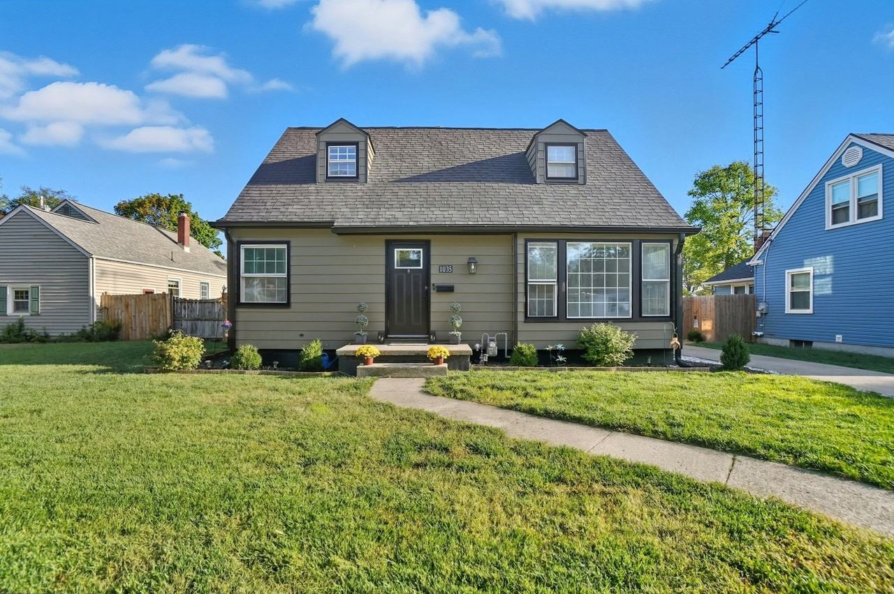 1035 Mayfair Rd S - Photo 2 of 45