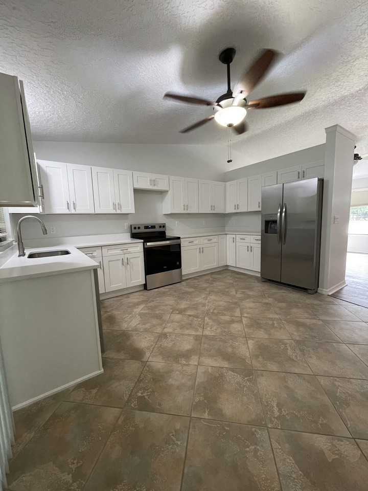 381 Harmony Way - Photo 3 of 11