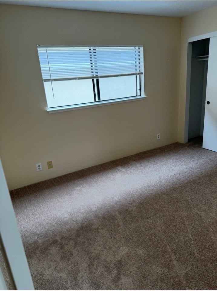 473 Monroe Street #4 - Photo 7 of 10