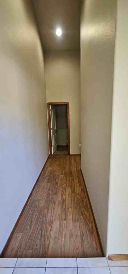 B3706-E - Photo 3 of 26