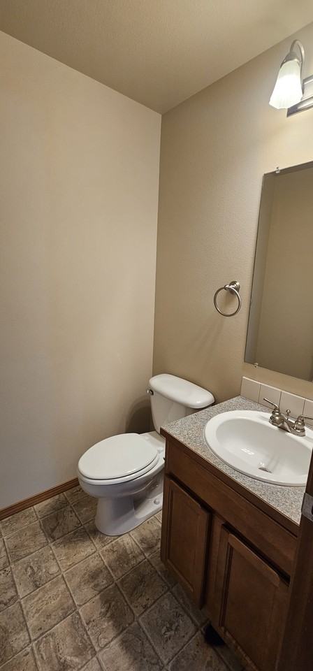 B3706-E - Photo 4 of 26