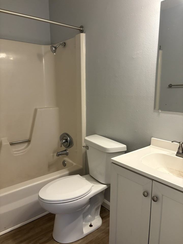 824 East Ridgely Avenue - Photo 3 of 5