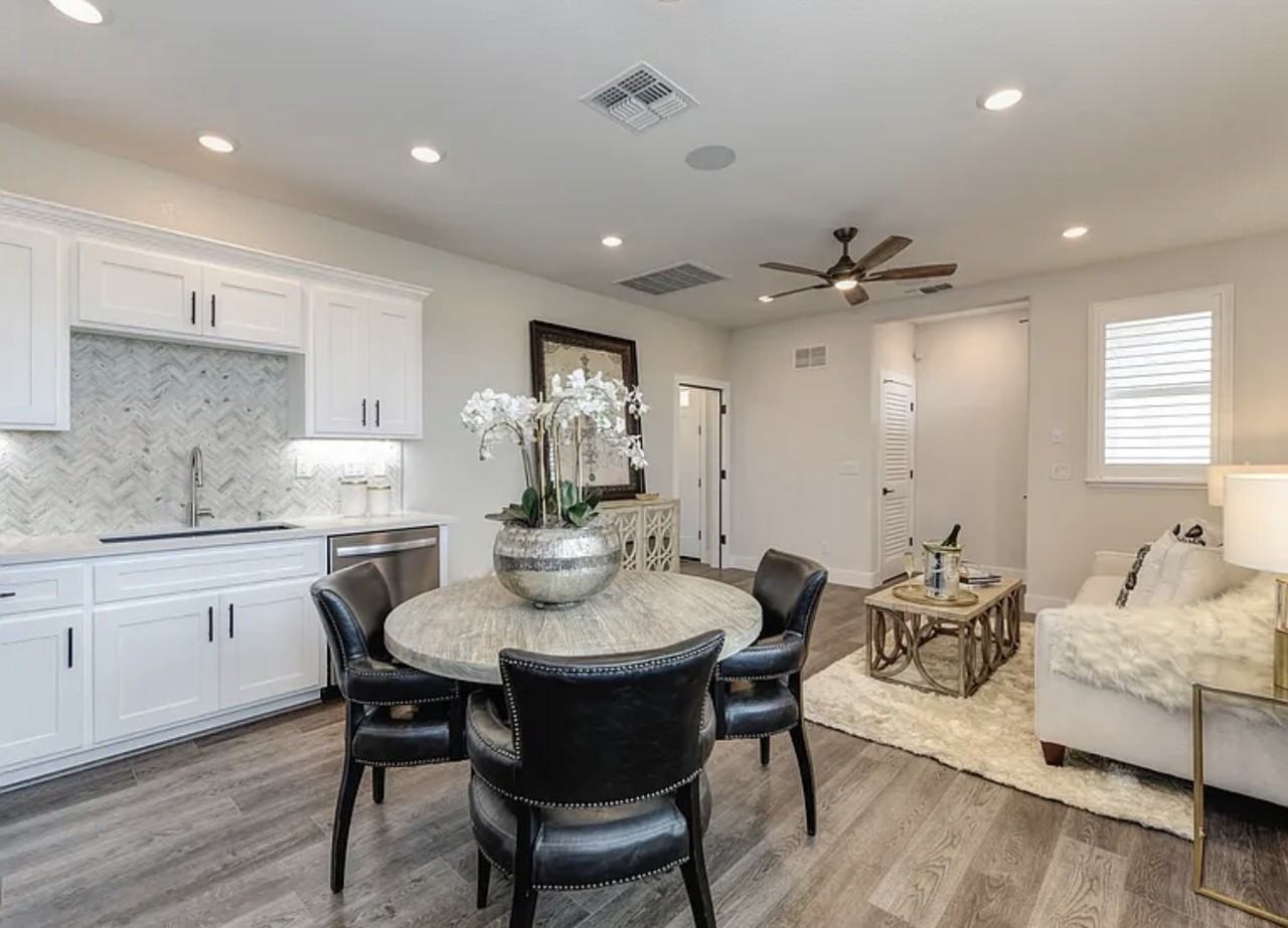 4083 Peters Ct - Photo 3 of 7