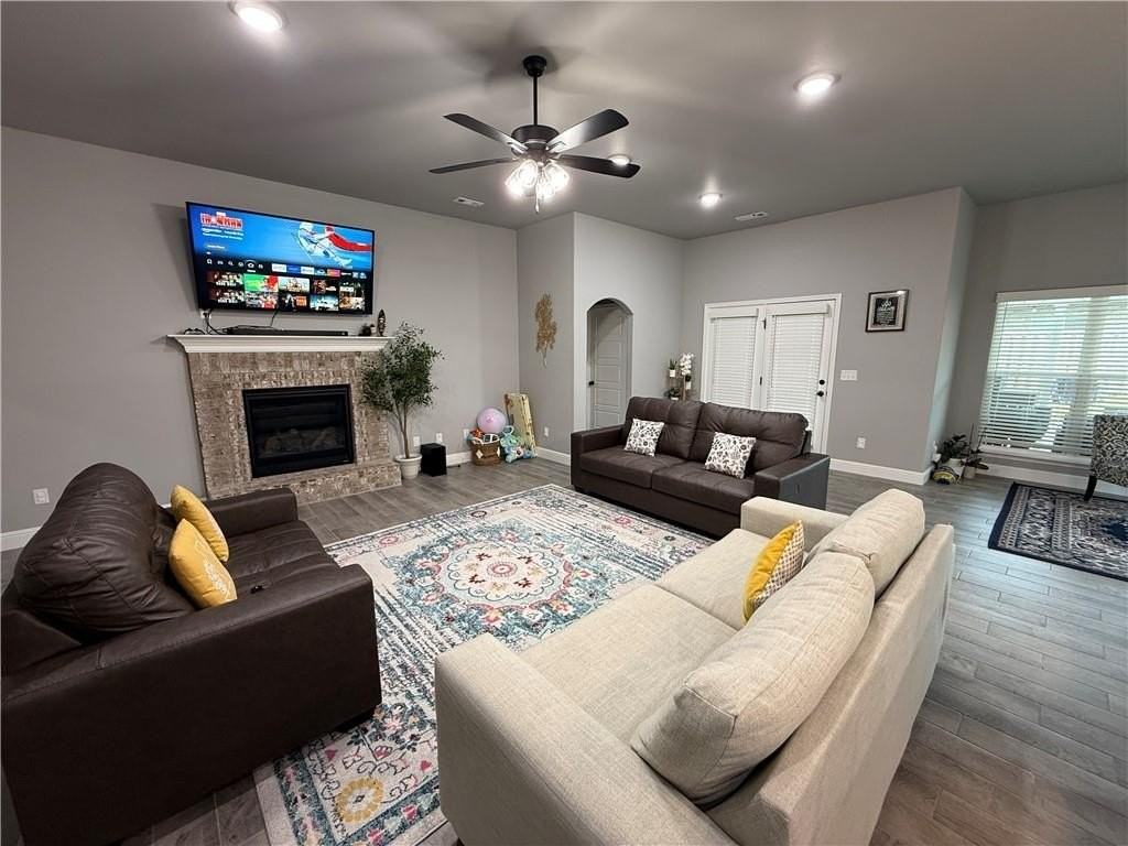 941 Sundance Ln - Photo 3 of 19