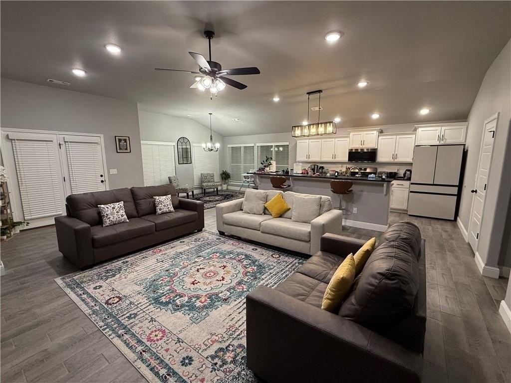 941 Sundance Ln - Photo 4 of 19