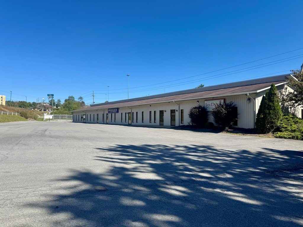 315 Harper Park Dr - Photo 7 of 35