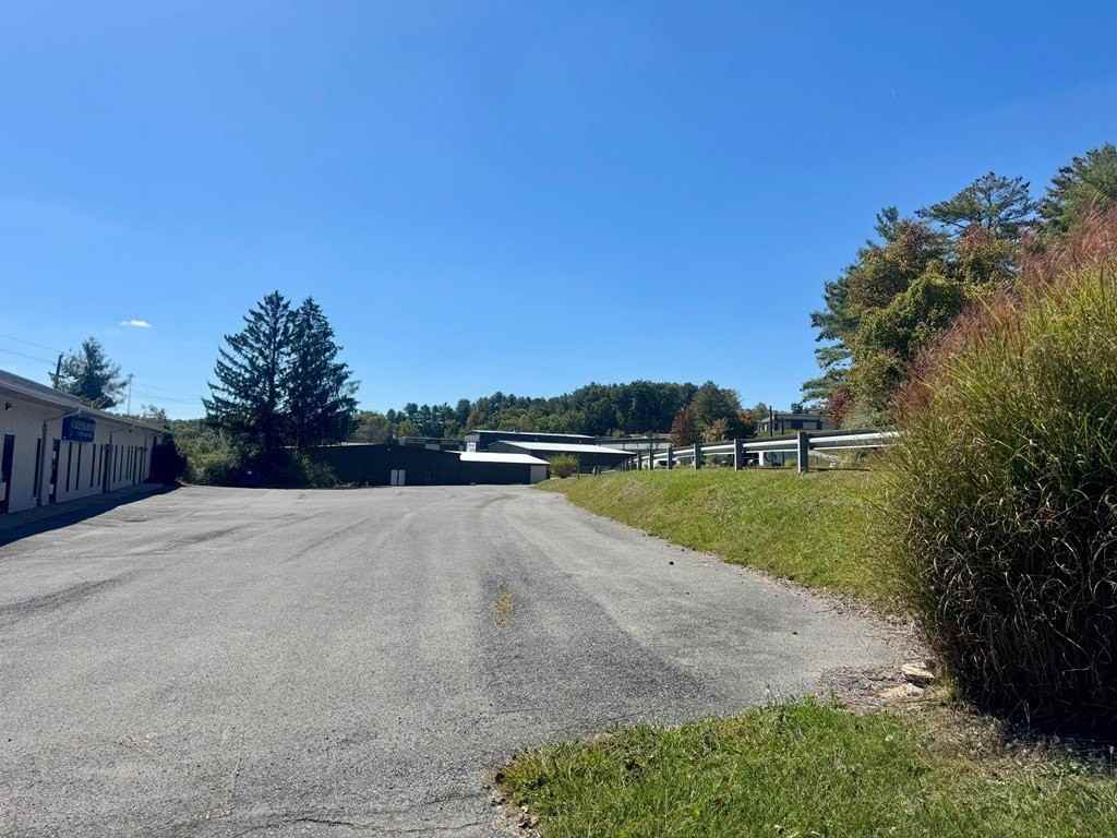 317 Harper Park Dr - Photo 4 of 16