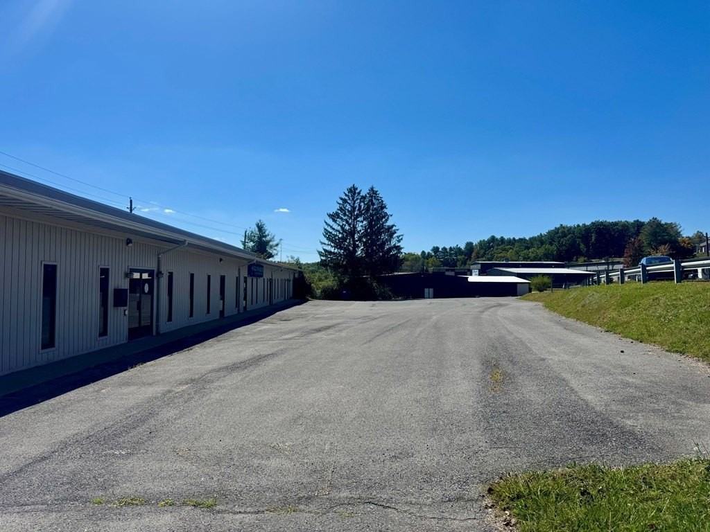 317 Harper Park Dr - Photo 5 of 16