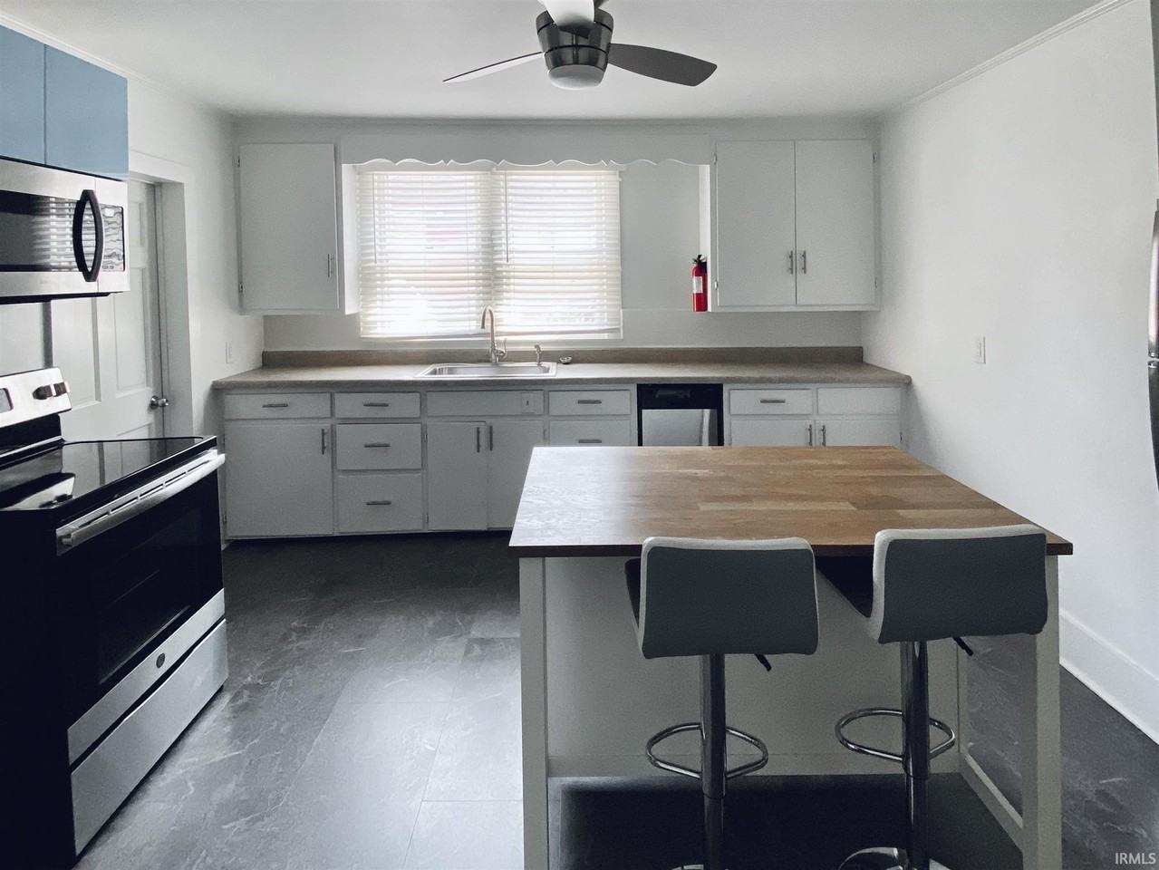 809 S Washington St - Photo 6 of 34