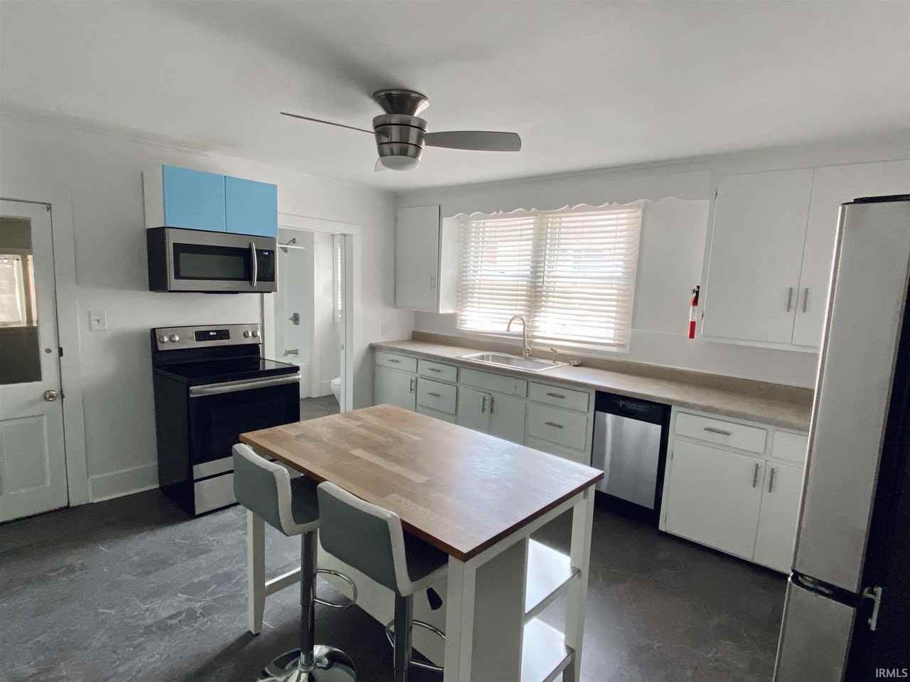 809 S Washington St - Photo 7 of 34