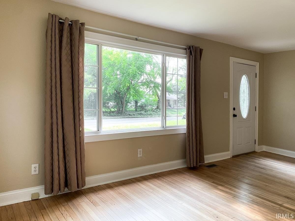 905 S Lincoln St - Photo 2 of 36