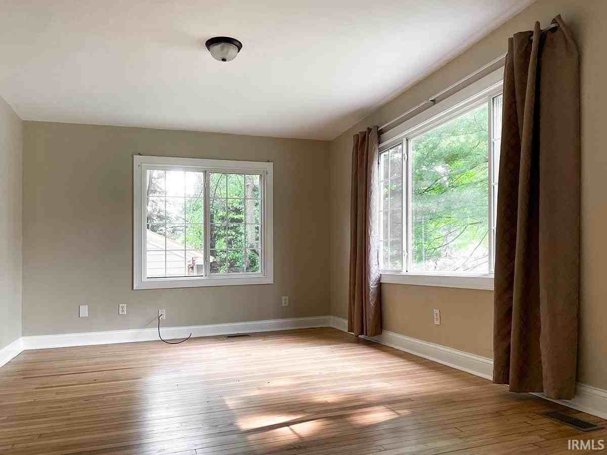 905 S Lincoln St - Photo 3 of 36