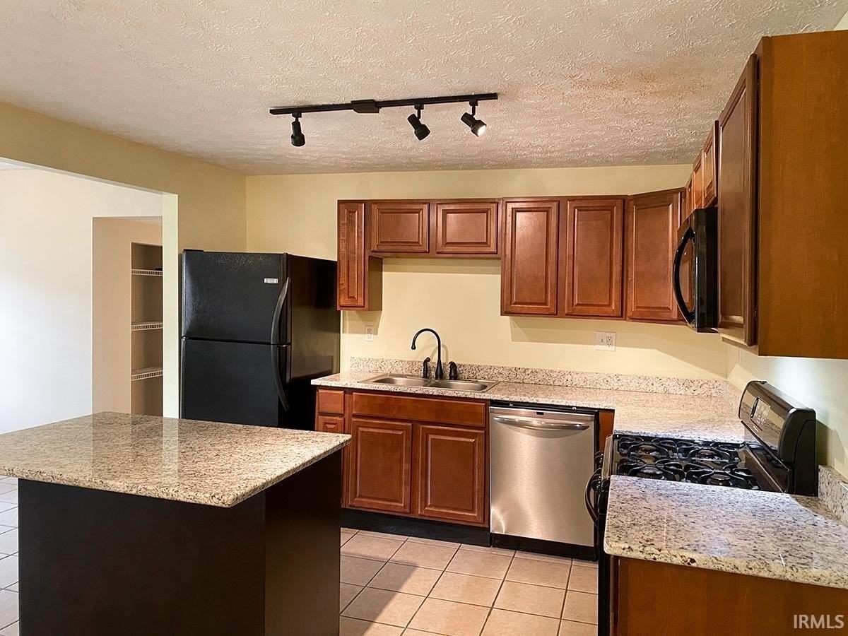 905 S Lincoln St - Photo 5 of 36