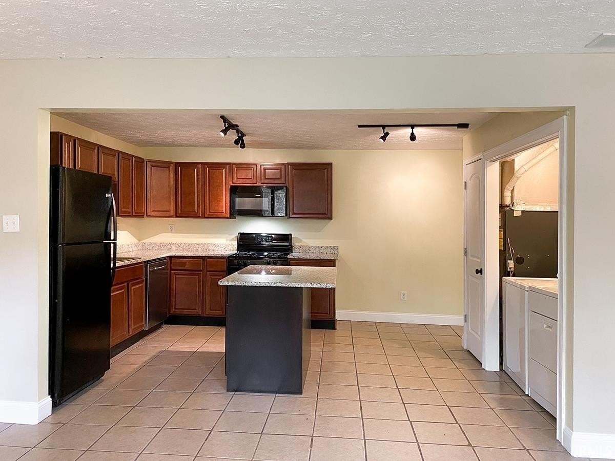 905 S Lincoln St - Photo 7 of 36