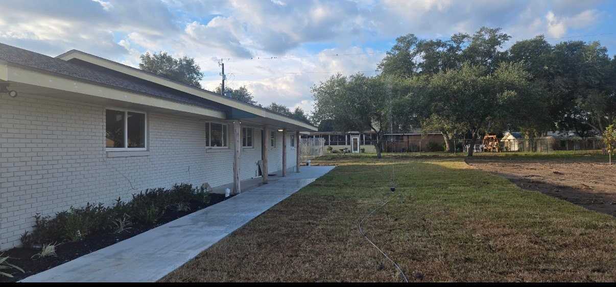 3939 Harvey Lane - Photo 3 of 17