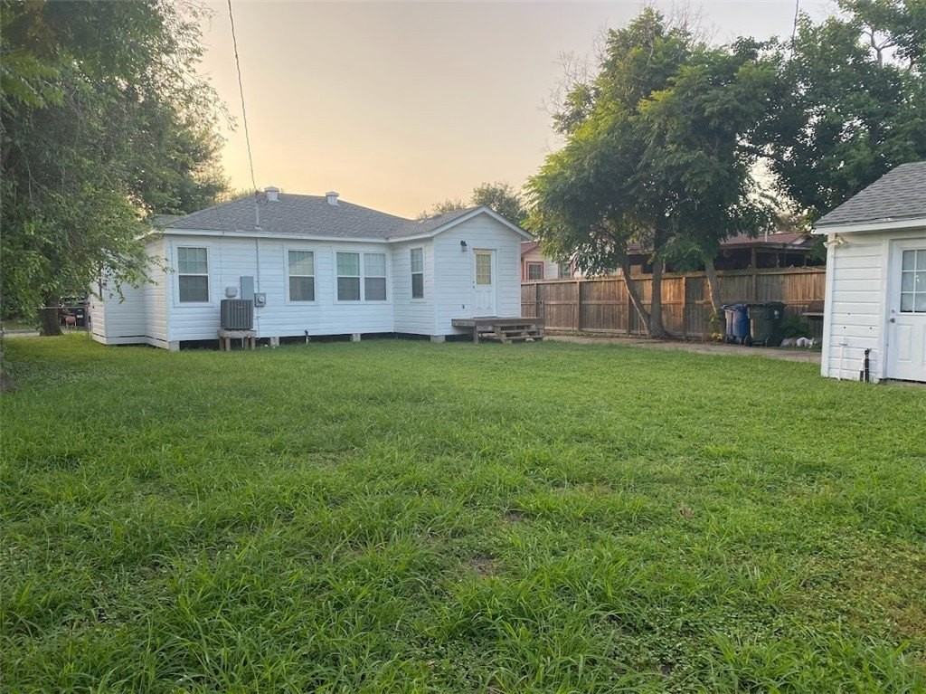 4214 Brentwood Drive - Photo 4 of 13