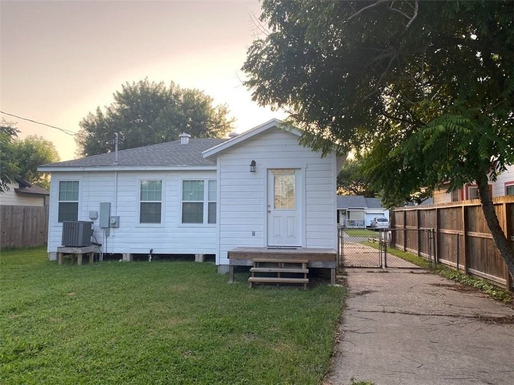 4214 Brentwood Drive - Photo 5 of 13