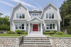 featured image of 4 Leslie St