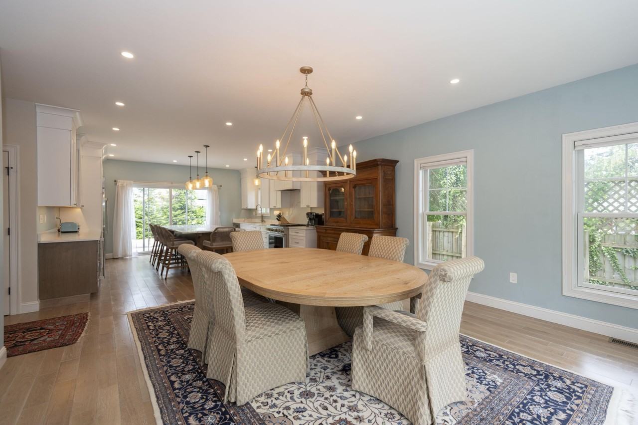 4 Leslie St - Photo 5 of 44