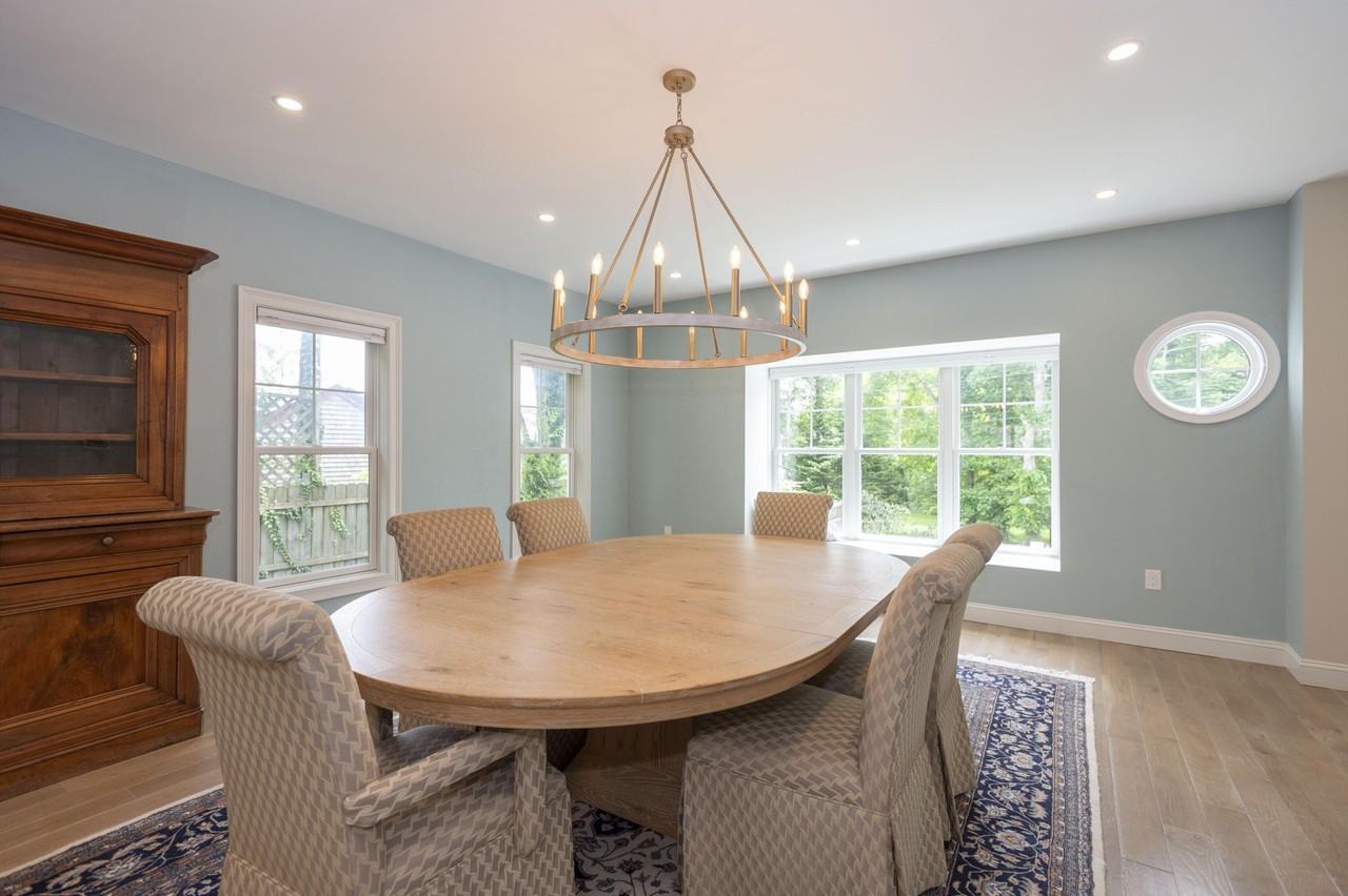 4 Leslie St - Photo 7 of 44