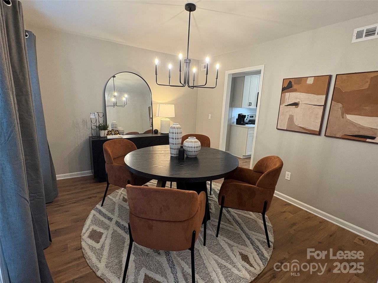 7901 Saddleview Court - Photo 5 of 25