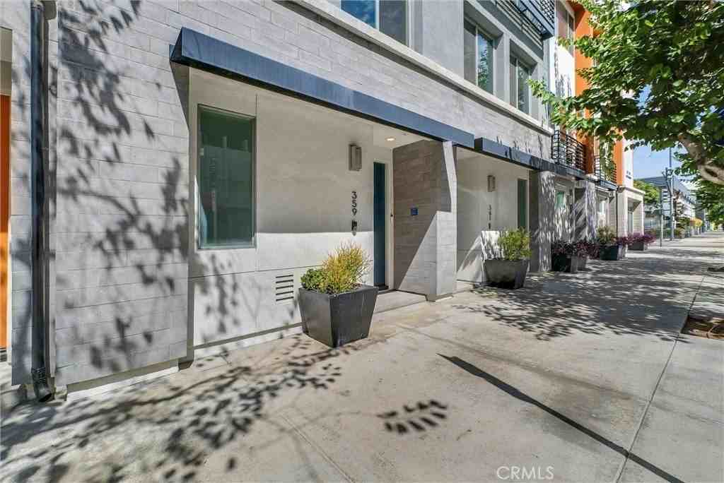 359 E Broadway - Photo 4 of 29