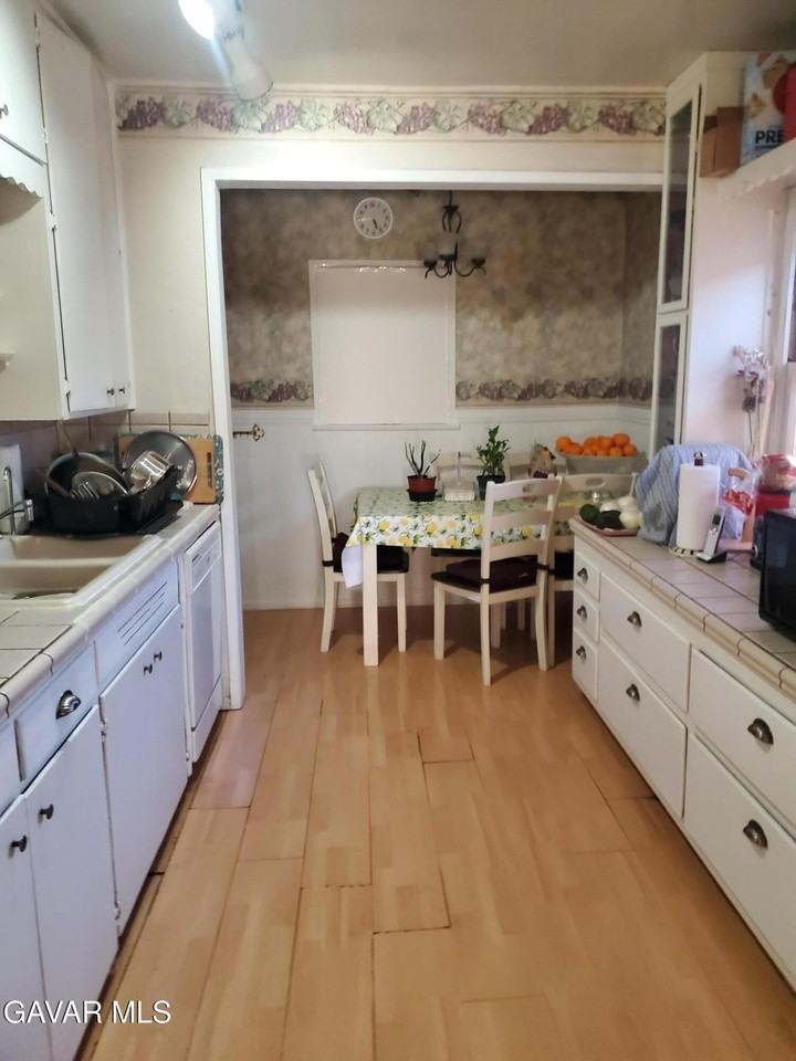 43360 7th St E - Photo 4 of 13