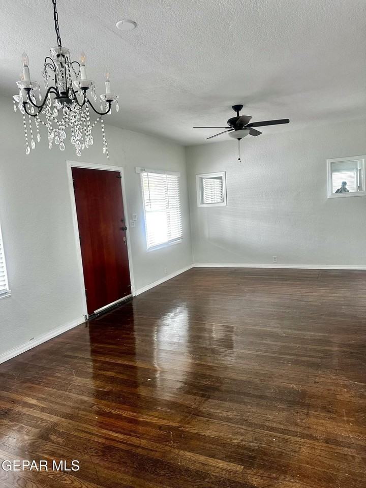 4406 Trowbridge Dr - Photo 3 of 13