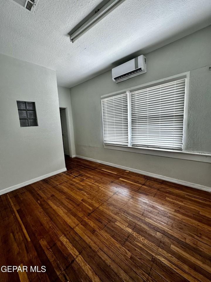 4406 Trowbridge Dr - Photo 4 of 13