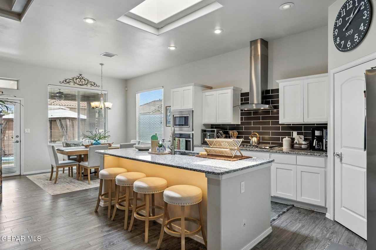 12436 Knightsbridge Drive - Photo 3 of 50