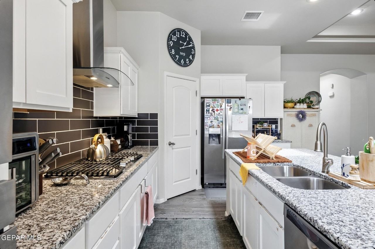 12436 Knightsbridge Drive - Photo 4 of 50