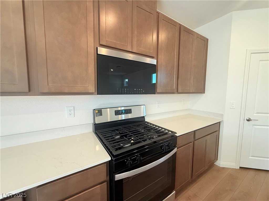 6616 Bowery St - Photo 7 of 19