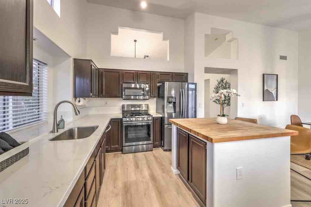 8157 Creek Water Ln - Photo 3 of 33