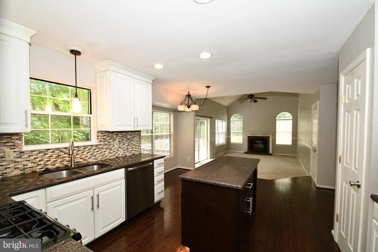 38 Charleston Ct - Photo 5 of 37