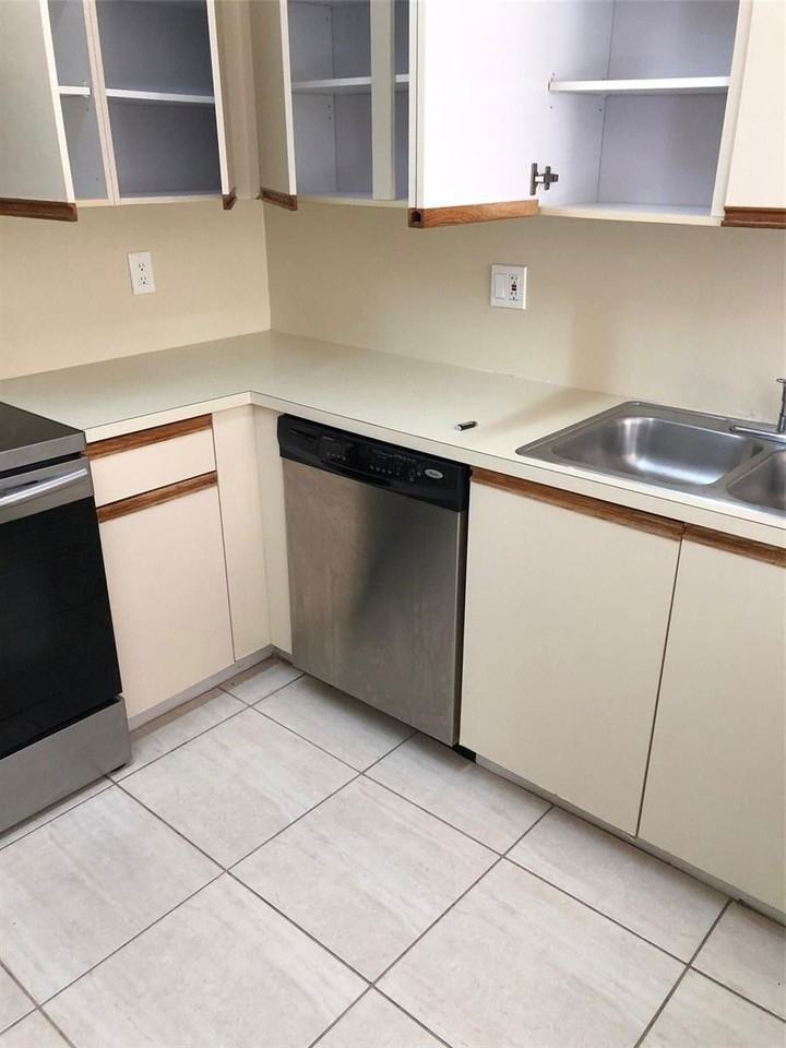 6132 Nw 181st Terrace Cir W - Photo 5 of 8