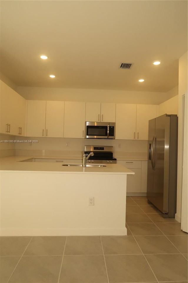 1513 Se 27th Rd - Photo 2 of 8