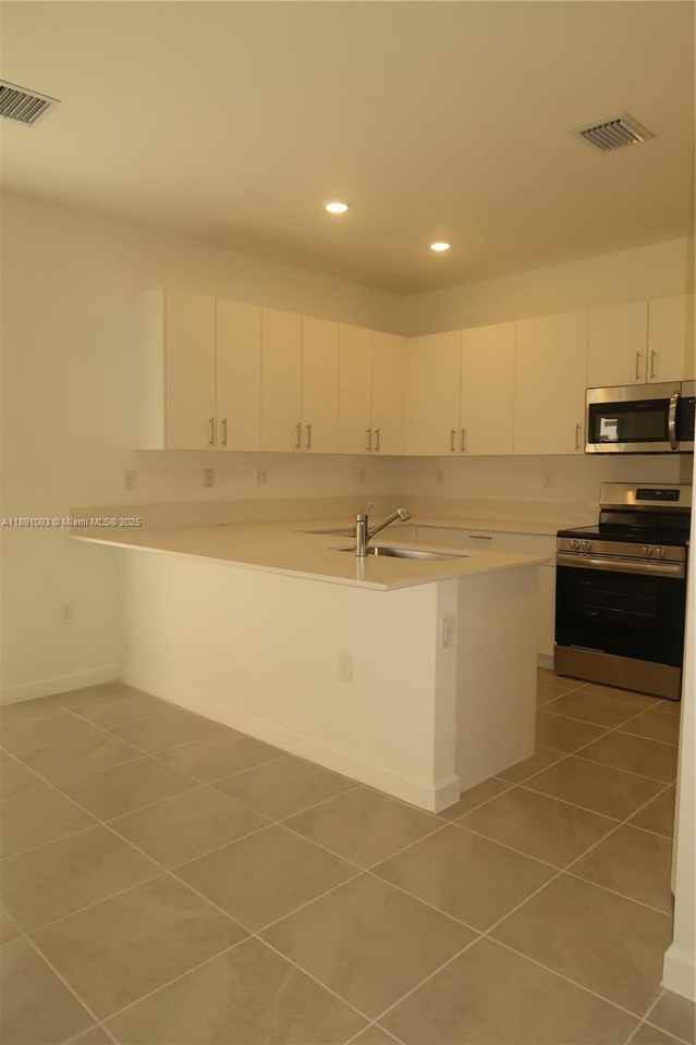 1513 Se 27th Rd - Photo 3 of 8
