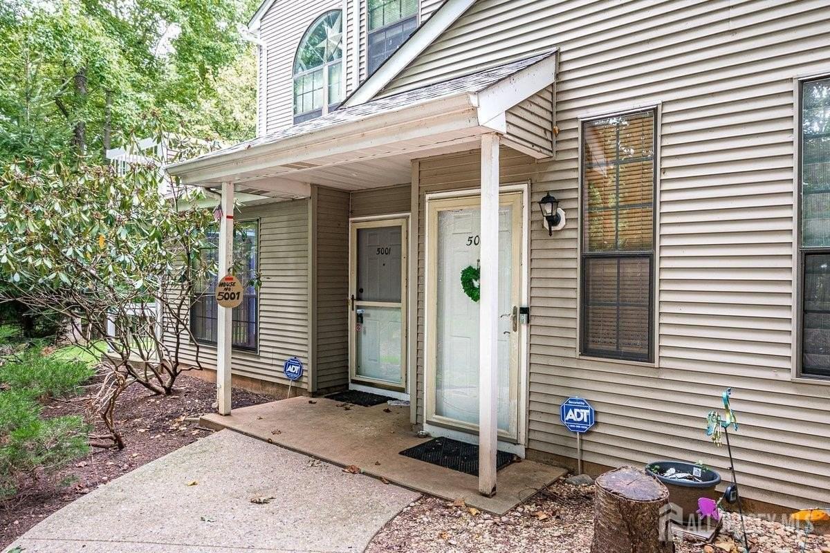 5001 Stonehedge Rd - Photo 4 of 22