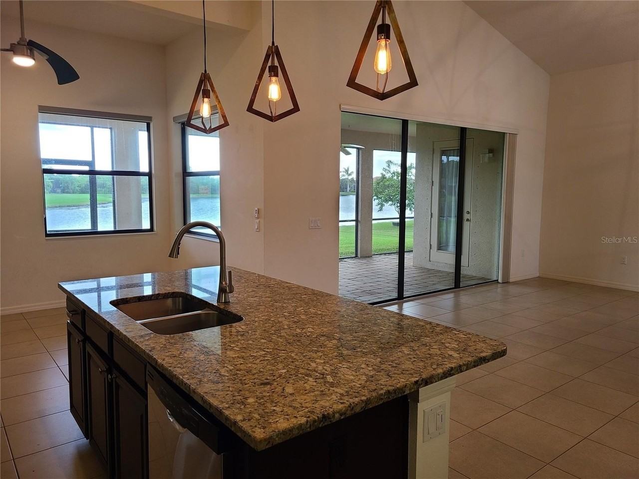 629 Rosemary Cir - Photo 7 of 26