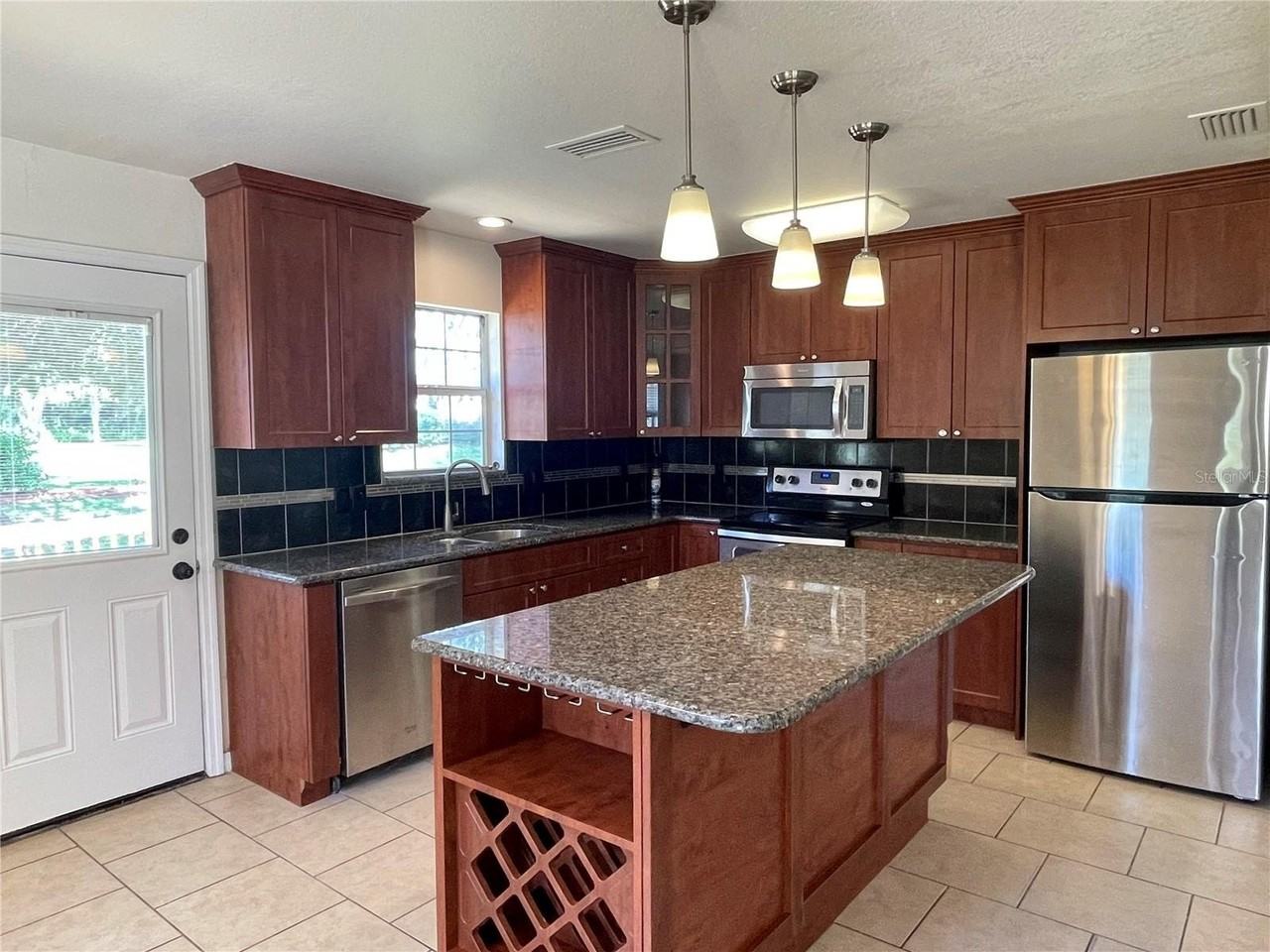 2720 Sw 122nd St - Photo 5 of 40