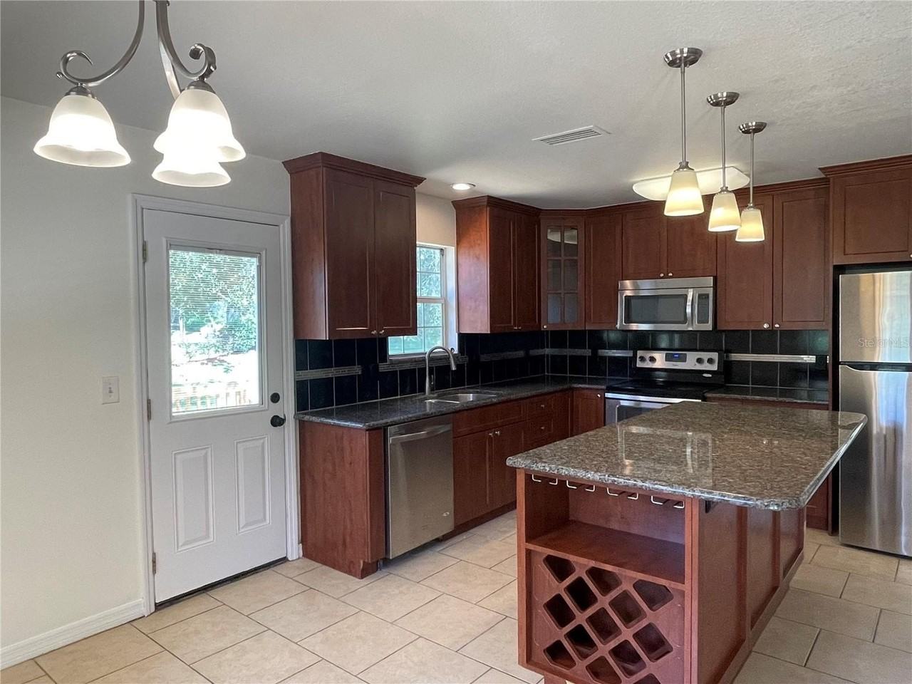 2720 Sw 122nd St - Photo 7 of 40