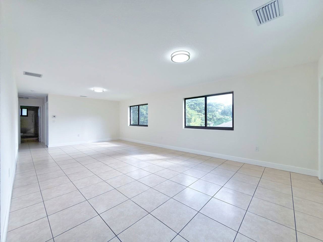 1489 Nw 59th St #1489 - Photo 3 of 8