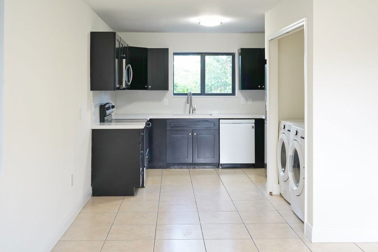 1489 Nw 59th St #1489 - Photo 6 of 8